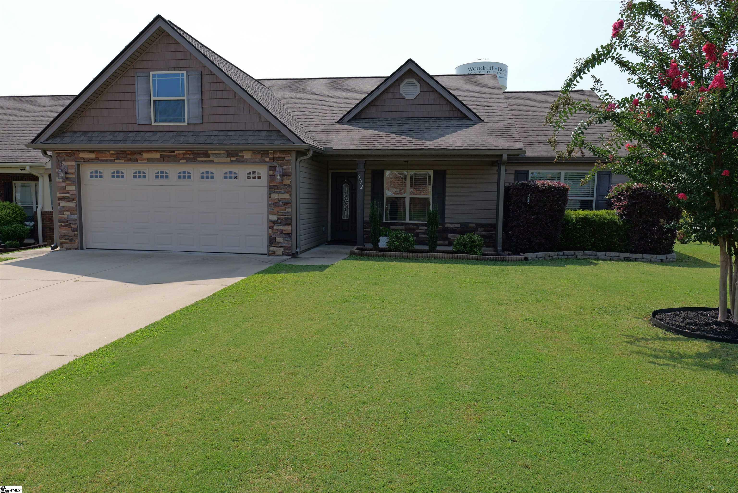 Property Photo: 502 E Heatherstone Lane SC 29376