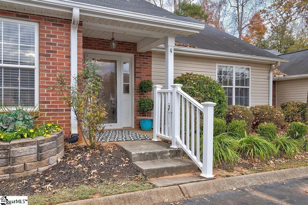 Property Photo: 4 Creekbend Court SC 29681