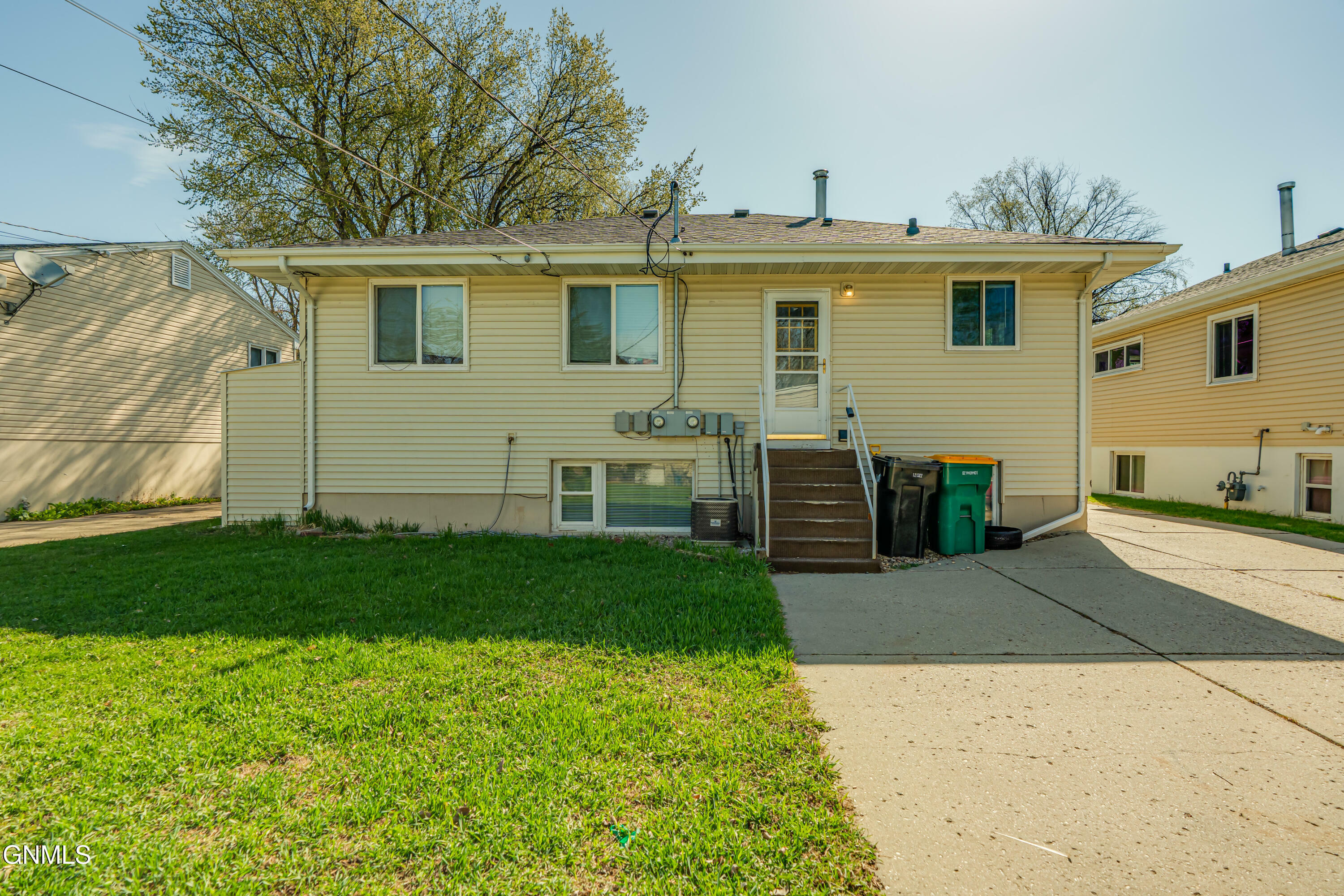 Property Photo: 1504 N 14th Street ND 58501