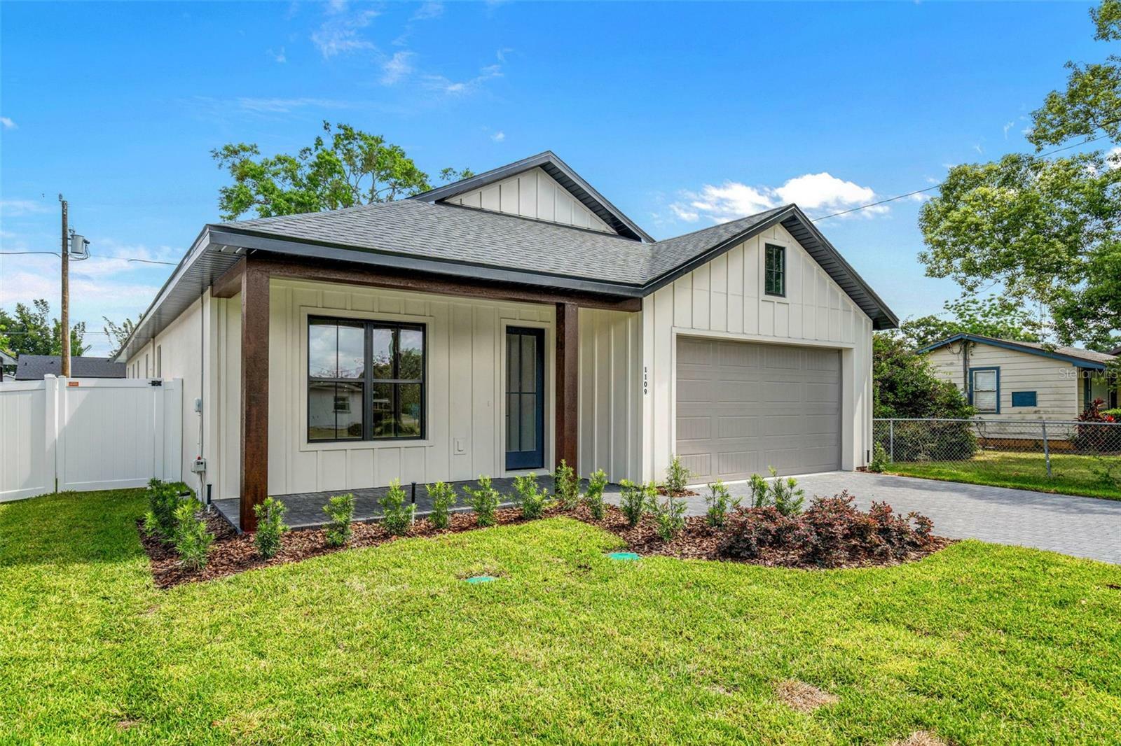Property Photo: 1109 Naples Drive FL 32804
