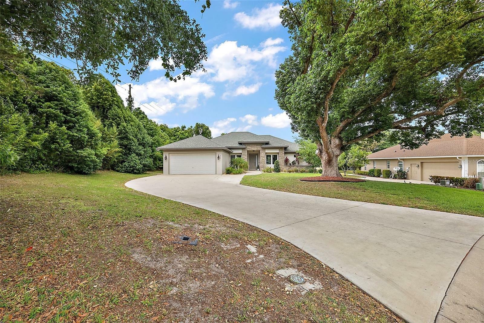 Property Photo: 562 Dowling Circle FL 32159