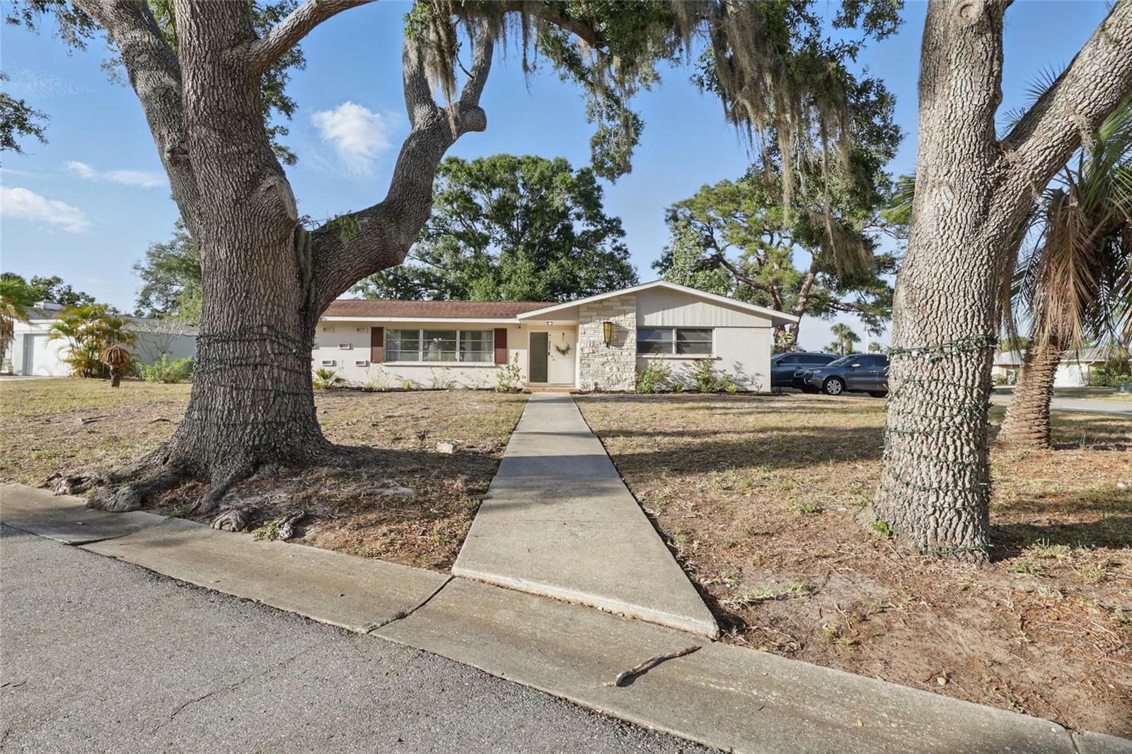 Property Photo: 3941 Pin Oaks Street FL 34232