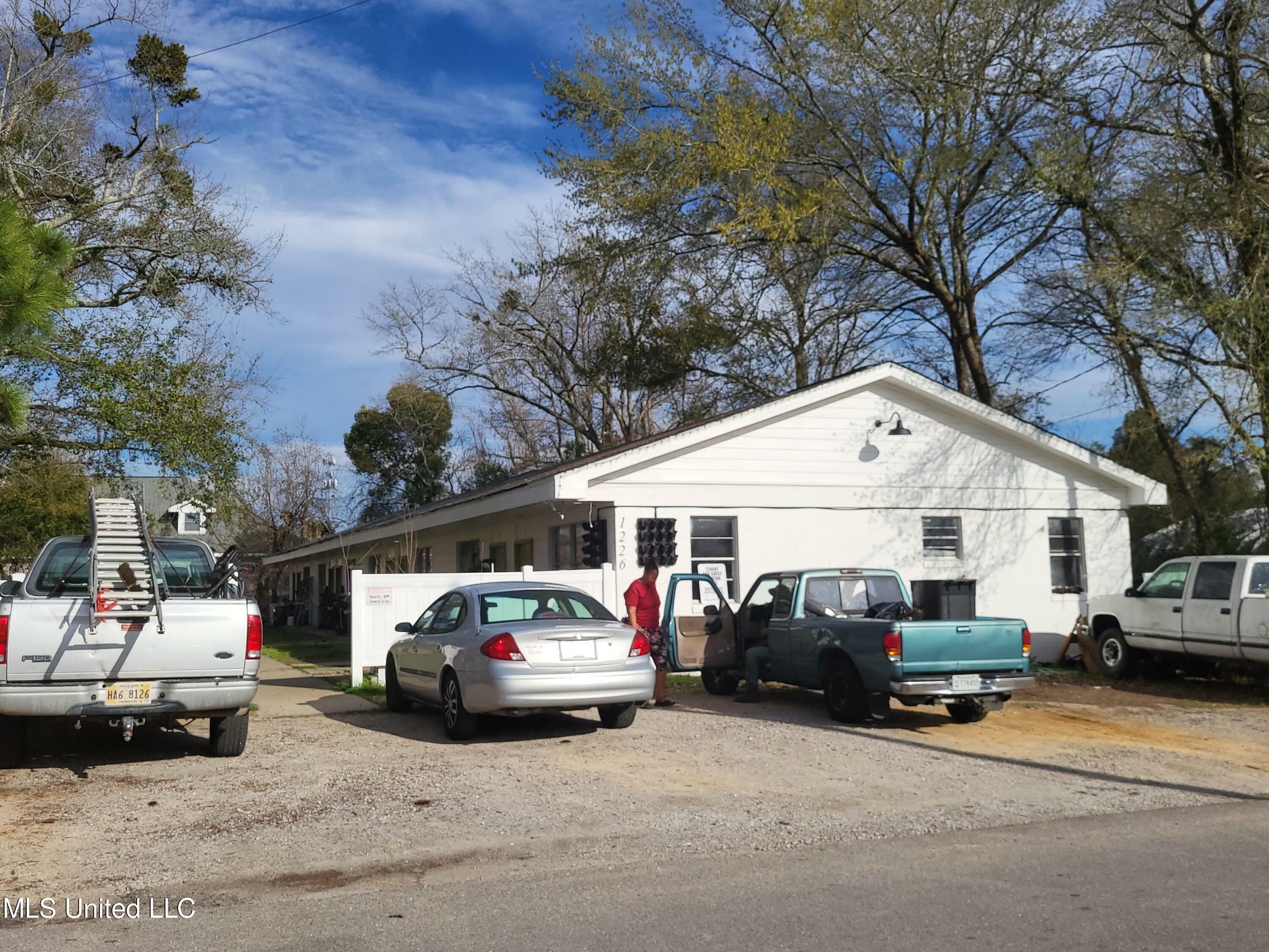 Property Photo: 1228 43rd Avenue MS 39501