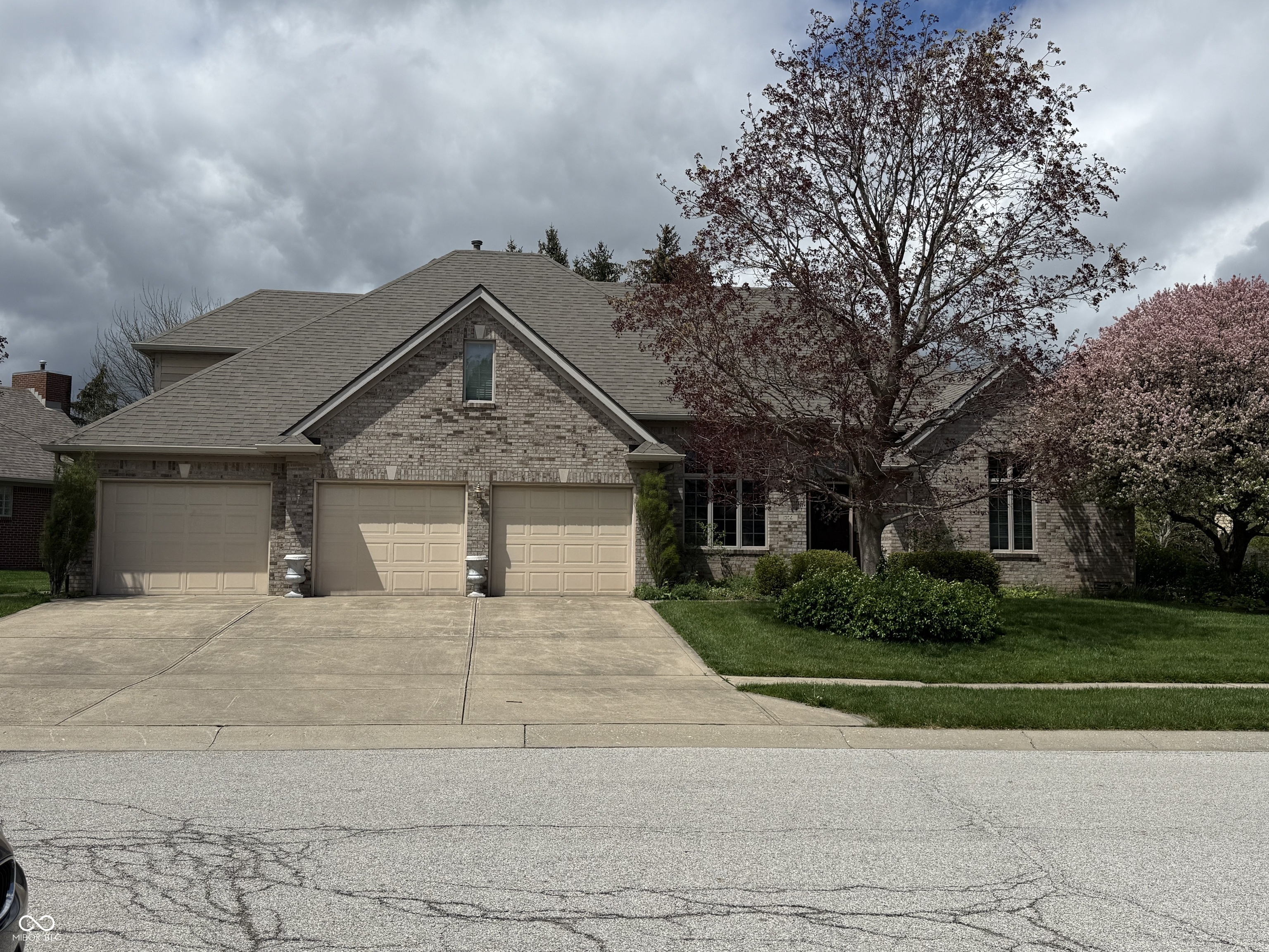 Property Photo: 1304 Park Meadow Drive IN 46107