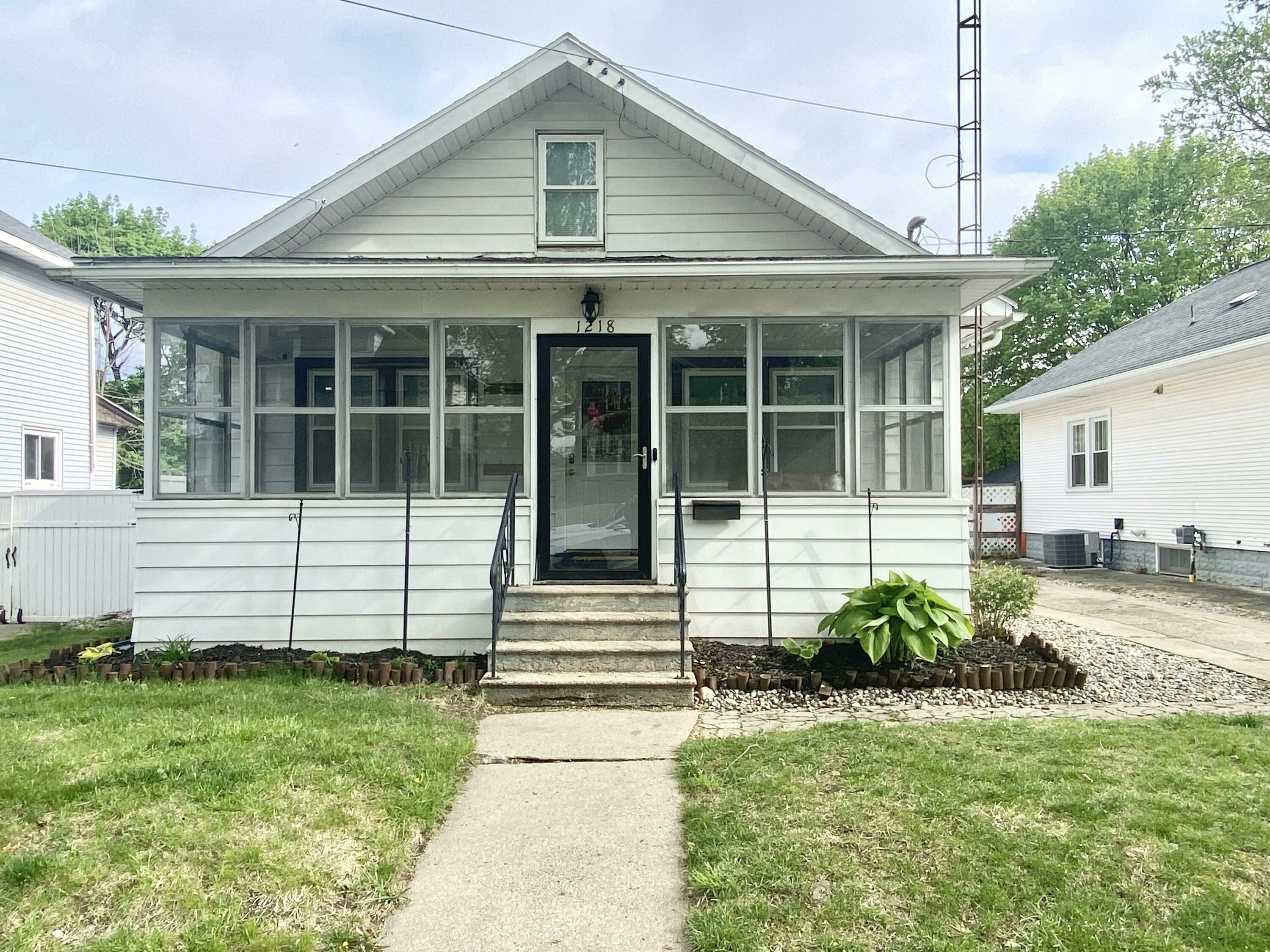 Property Photo: 1218 Burr Street MI 49201
