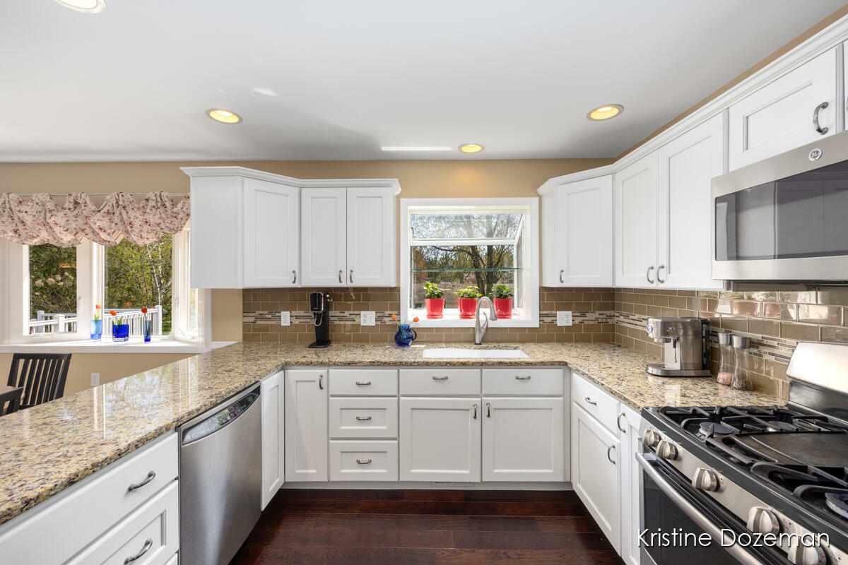 Property Photo: 2230 Edgewood Avenue SE MI 49546