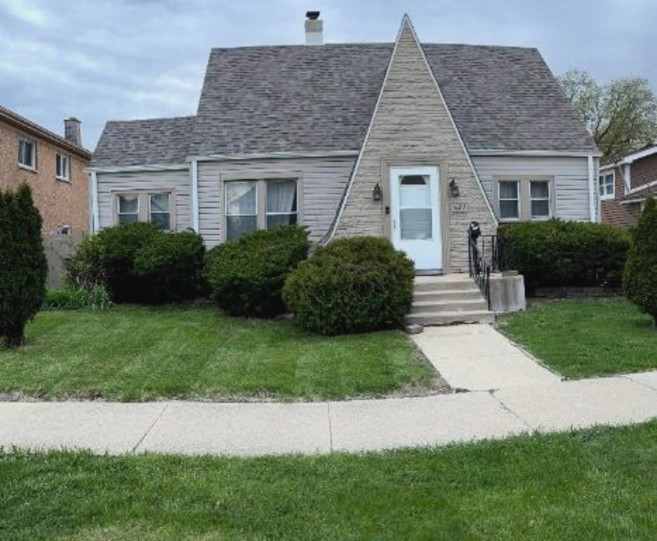 Property Photo: 1622 N 43rd Avenue IL 60165