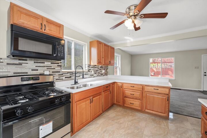 Property Photo: 15 N Hillcrest Avenue IL 60020