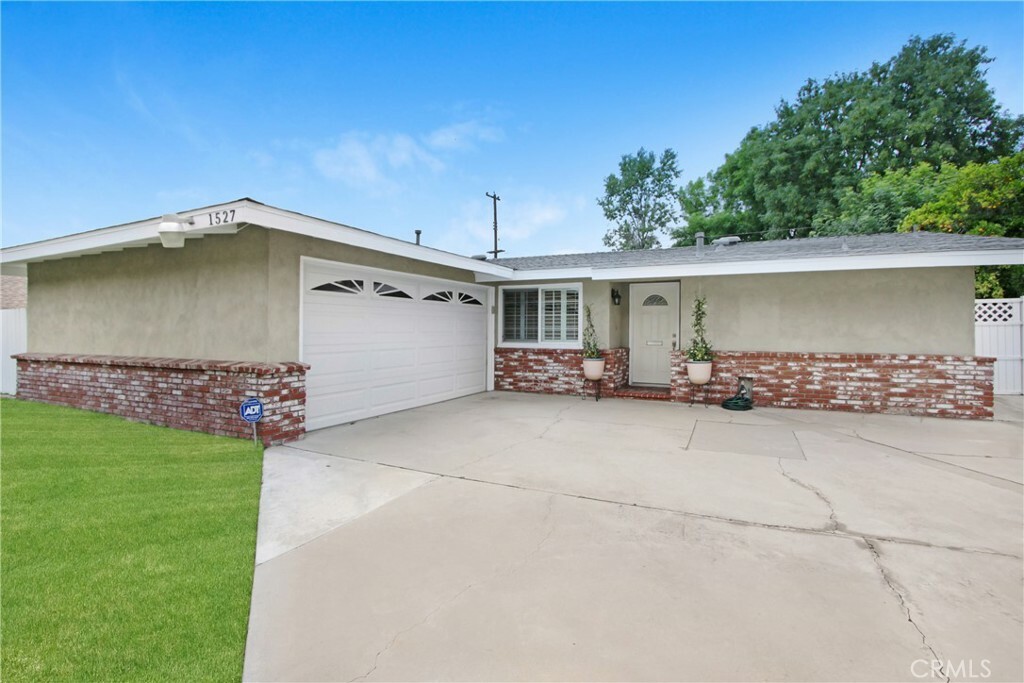 Property Photo: 1527 E Doublegrove Street CA 91791