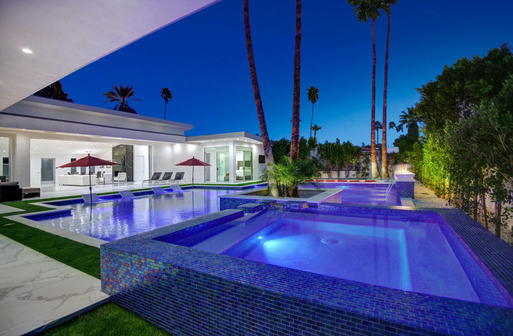 Property Photo: 387 E Valmonte Sur CA 92262