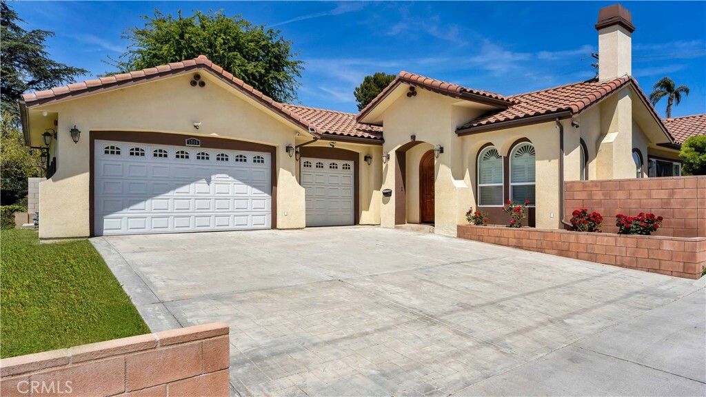 Property Photo:  1715 N Flower Street  CA 92706 