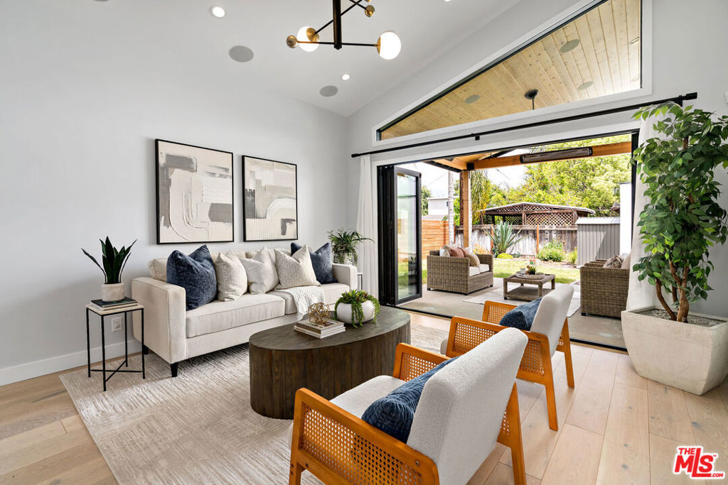Property Photo: 712 N Keystone Street CA 91506
