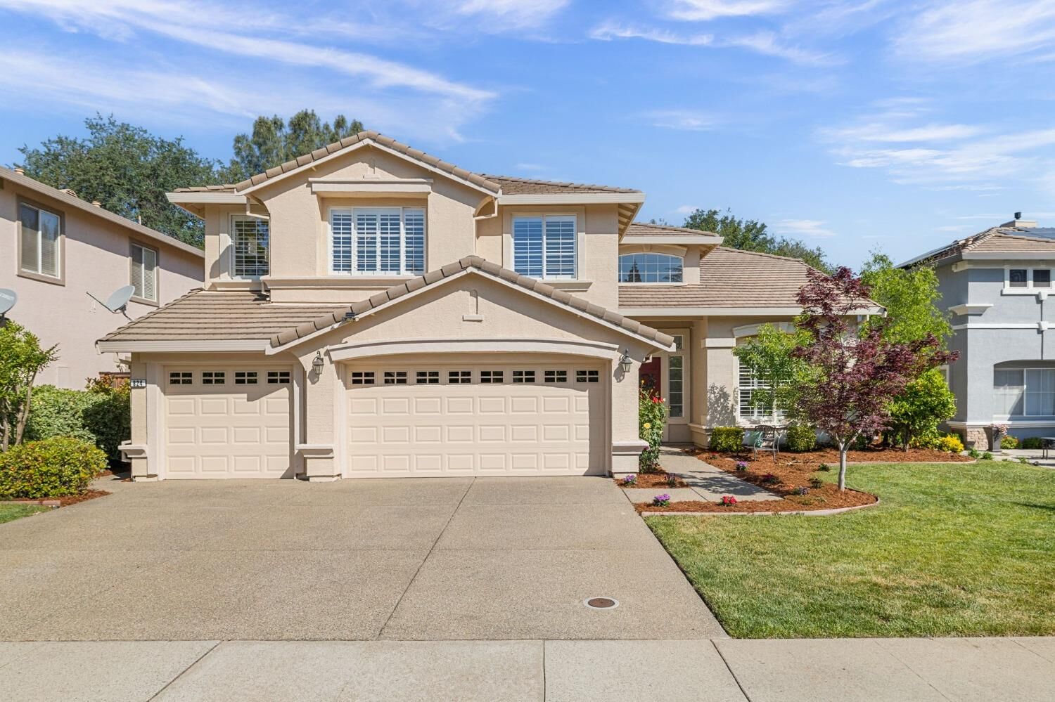 Property Photo: 824 Morton Way CA 95630