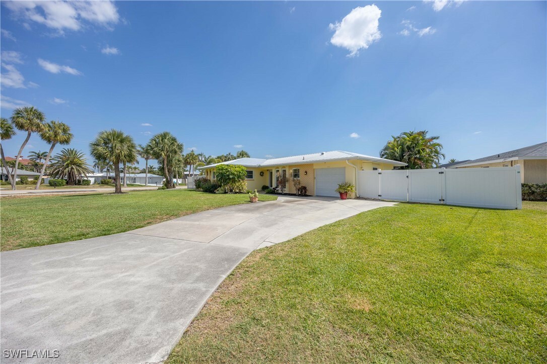 Property Photo: 1448 Willshire Court FL 33904