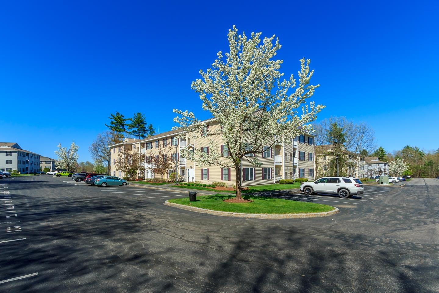 Property Photo: 6 Crestview Circle NH 03053