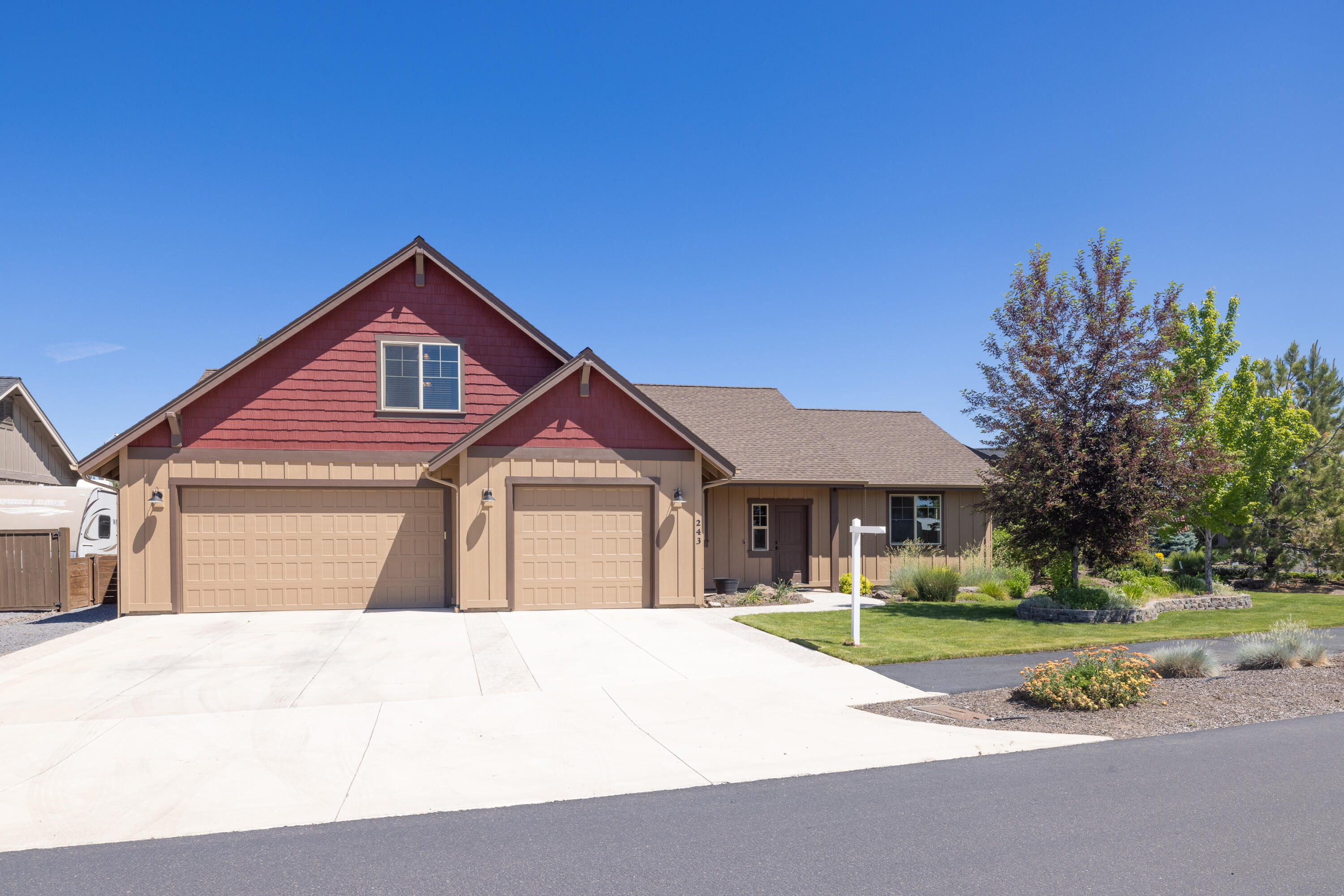Property Photo:  243 NW Saddle Ridge Loop  OR 97754 