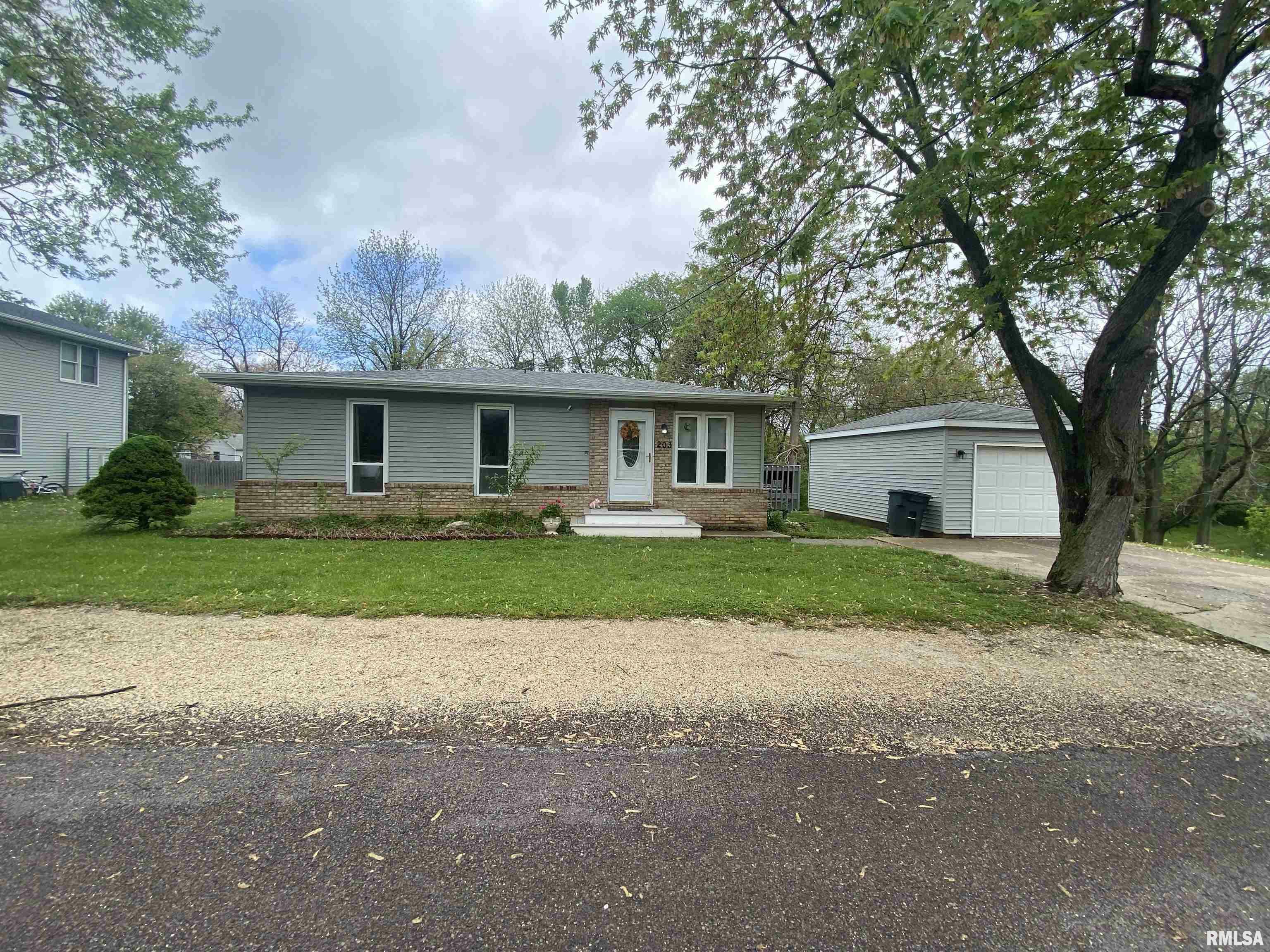 Property Photo: 203 E Whipp Avenue IL 61607