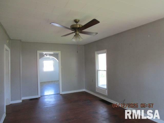 Property Photo: 307 W 7th Street IL 62896