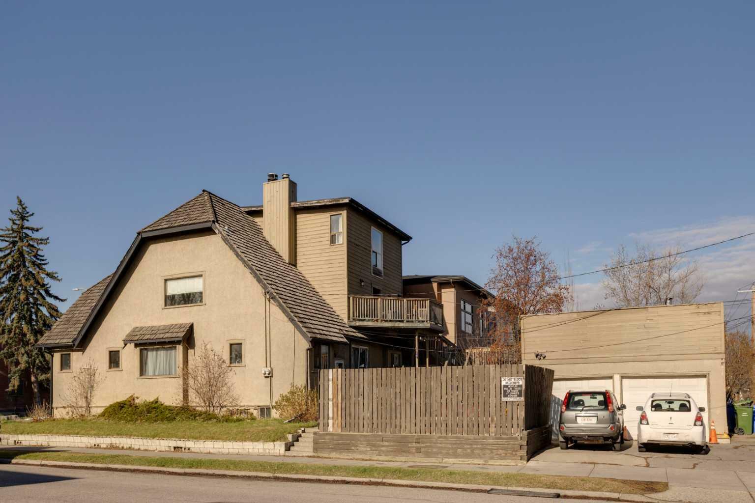 Photo de la propriété: 202 11 Avenue NW AB T2M 0B8