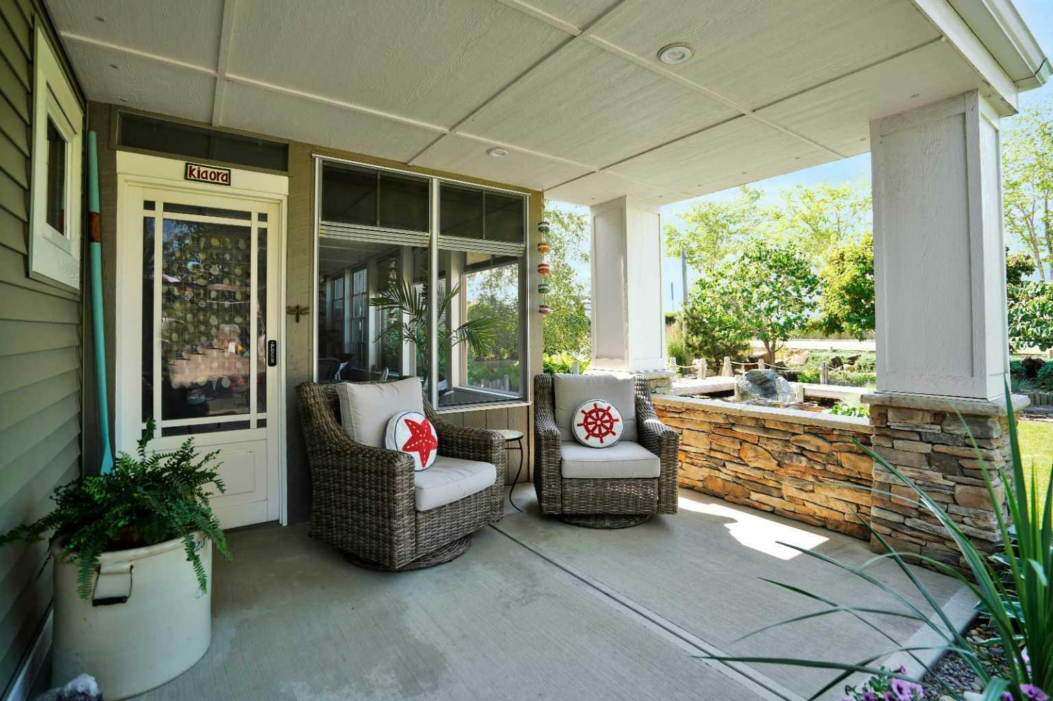 Property Photo: 3403 Lakeshore Drive AB T4S 1B3