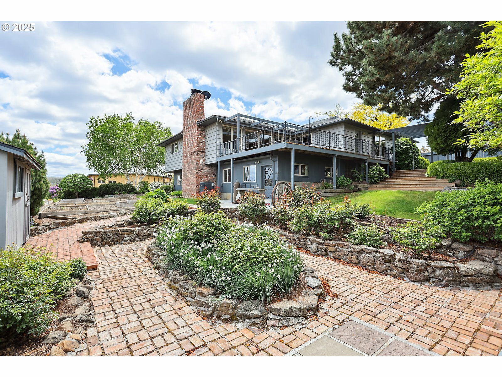 Property Photo: 412 Lloyd Ave OR 97037