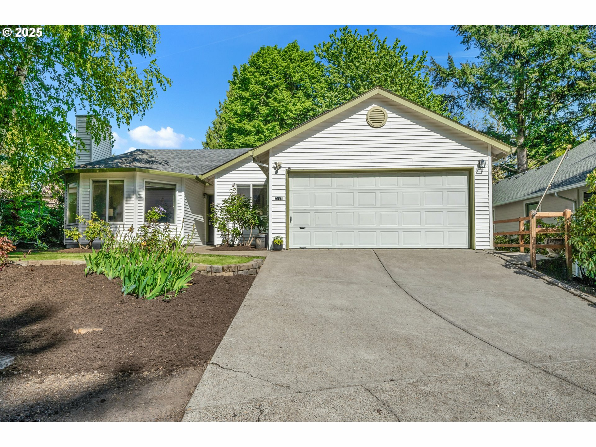 2721 SW Hume Ct  Portland OR 97219 photo