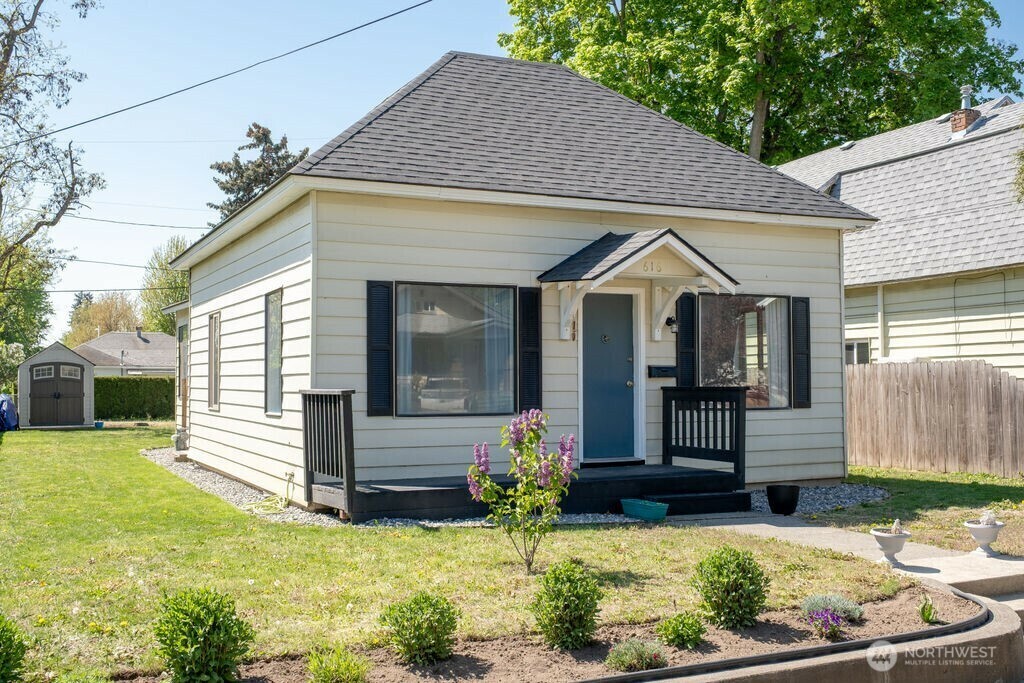 Property Photo: 616 Pleasant Street WA 99362
