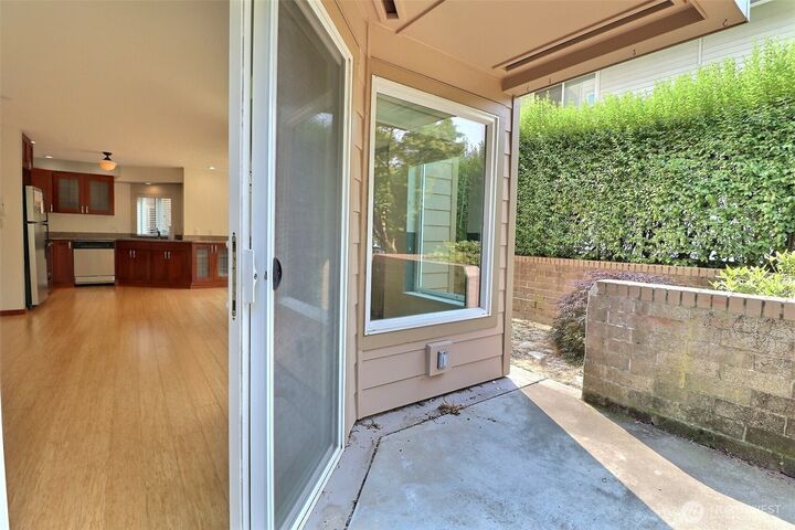 Property Photo:  5642  California Avenue SW 1  WA 98136 