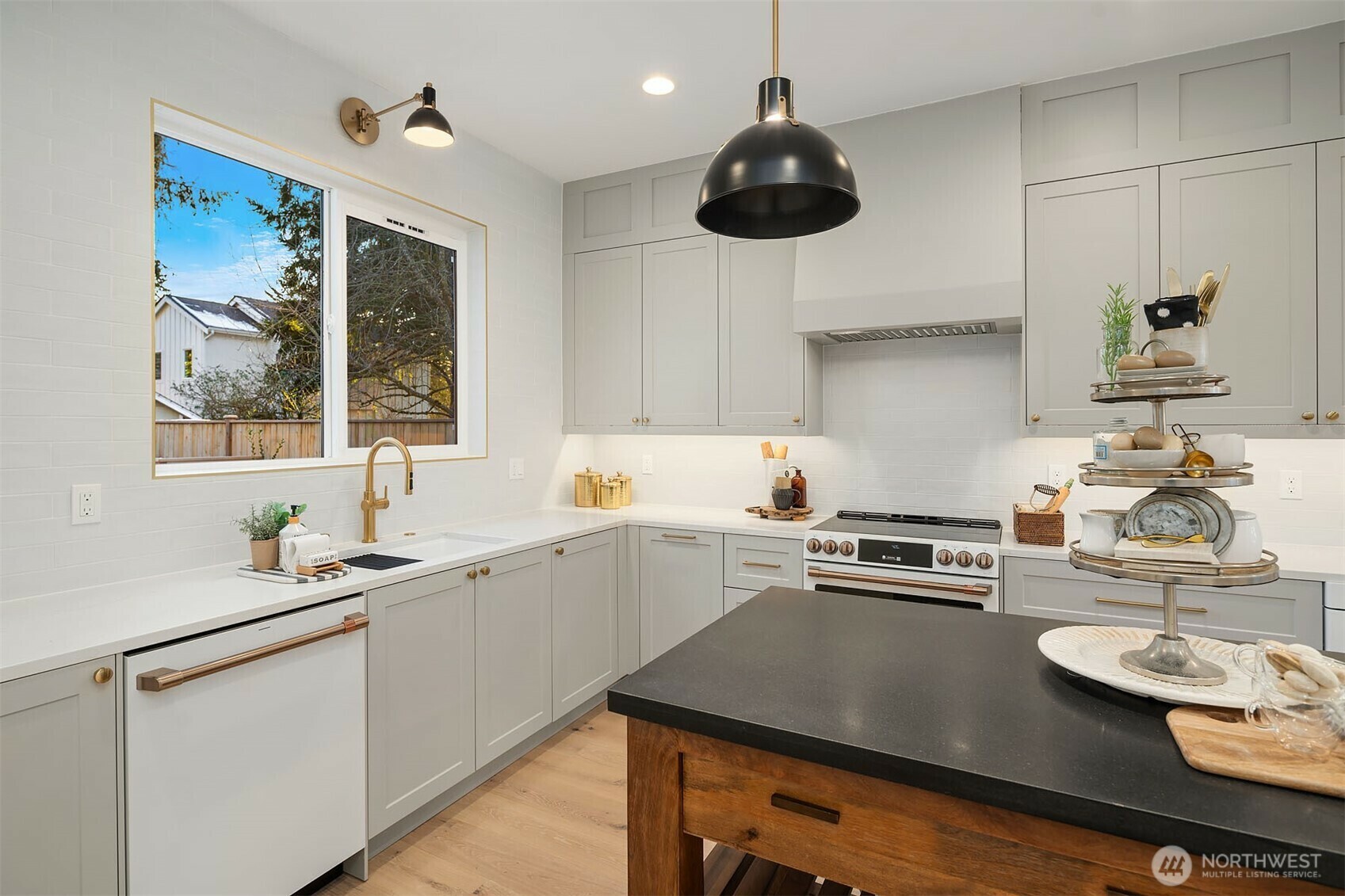 Property Photo: 12845 NE 113th Street WA 98033