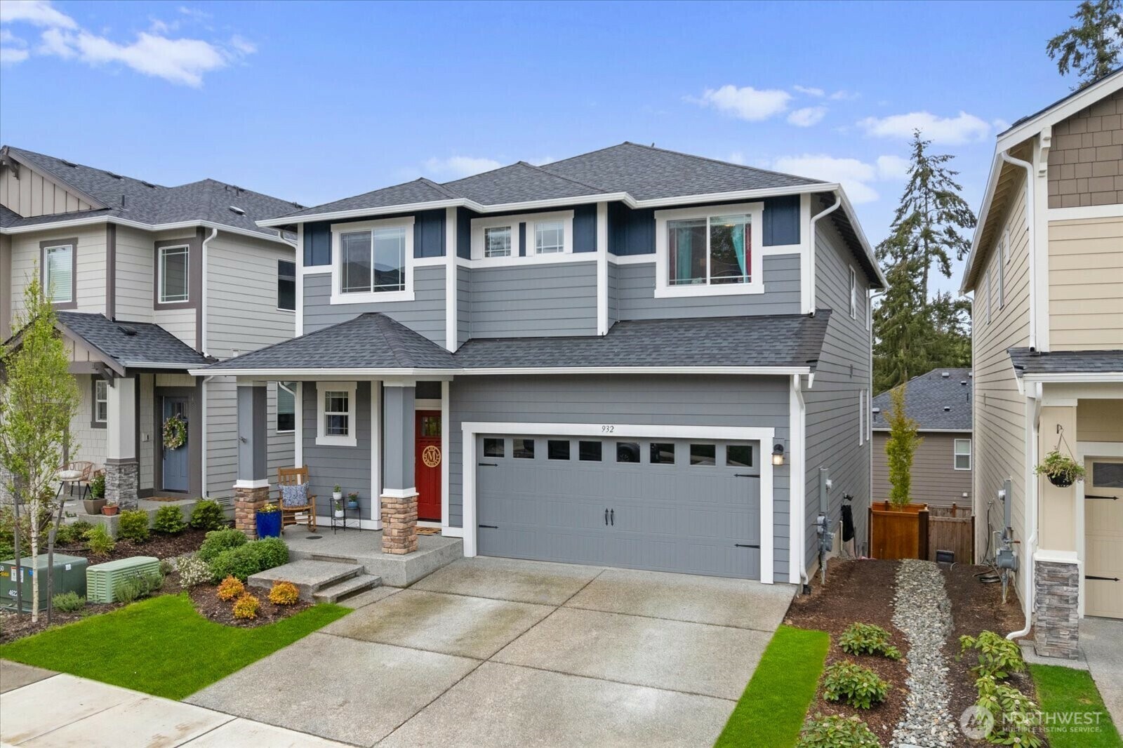 Property Photo: 932 121st Avenue SE WA 98258