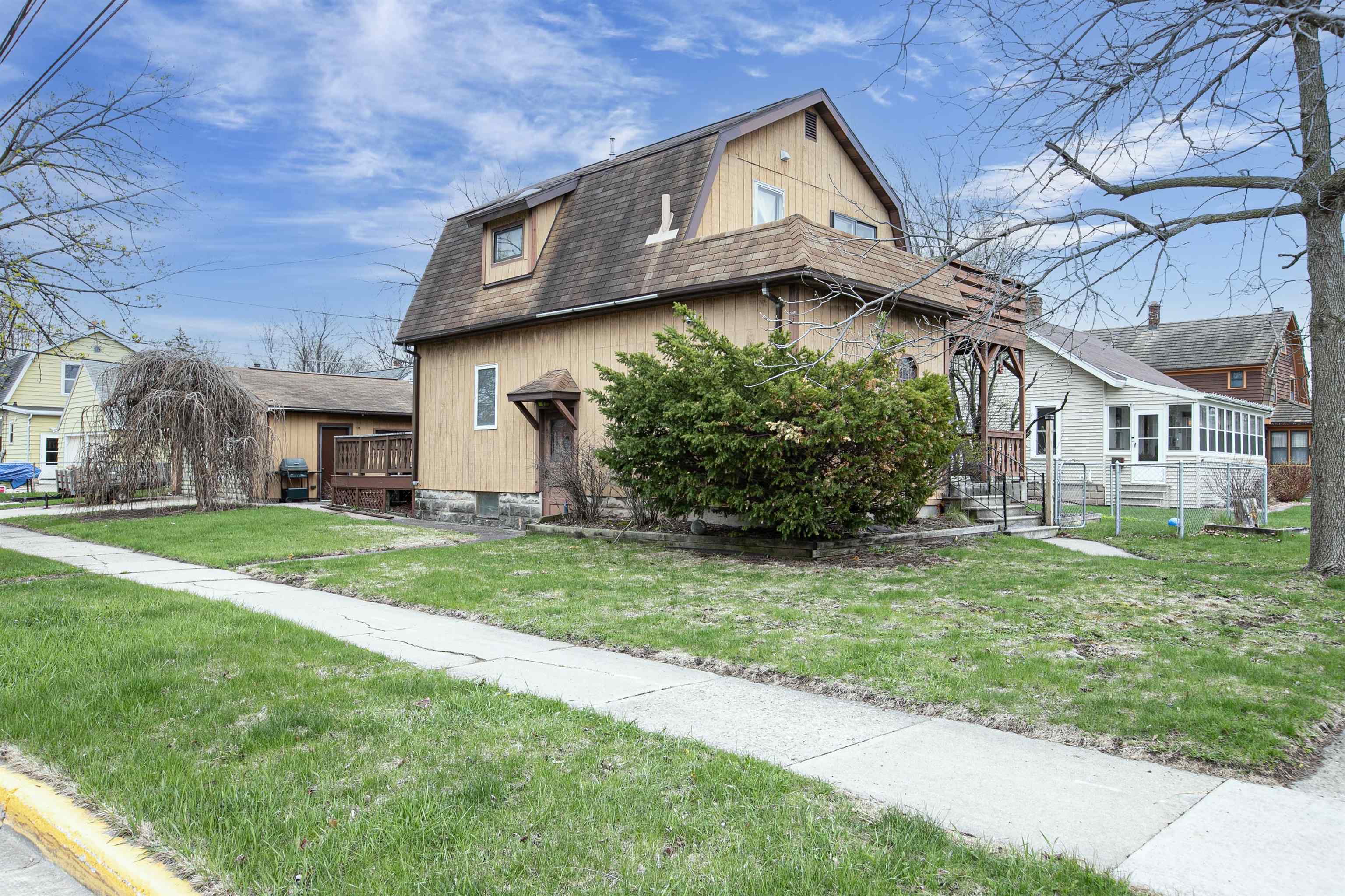 Property Photo:  147 N James Street  WI 54136 
