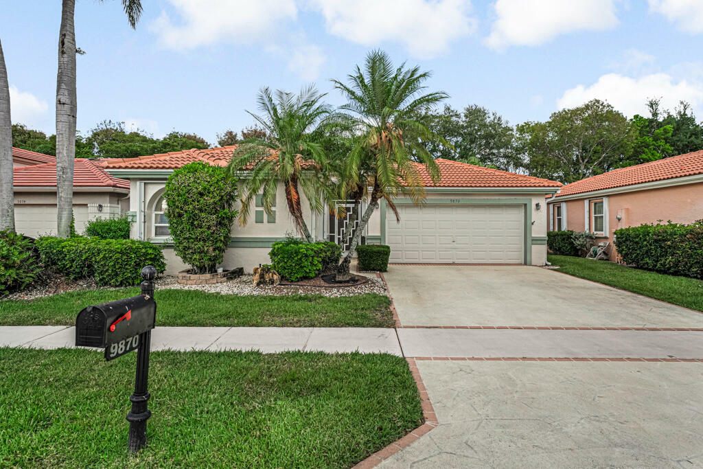 Property Photo: 9870 Harbour Lake Circle FL 33437