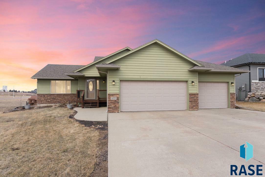 Property Photo: 1600 E Liberty Cir SD 57005