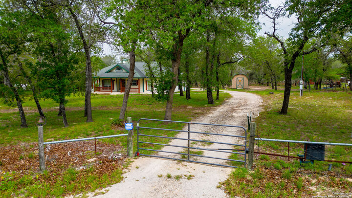 163 Montesito  Floresville TX 78114 photo