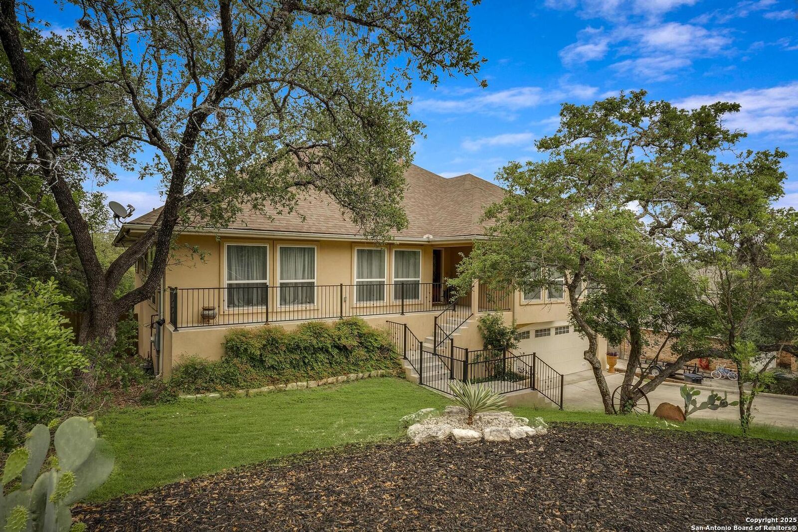 Property Photo: 16812 Fox Ridge TX 78023