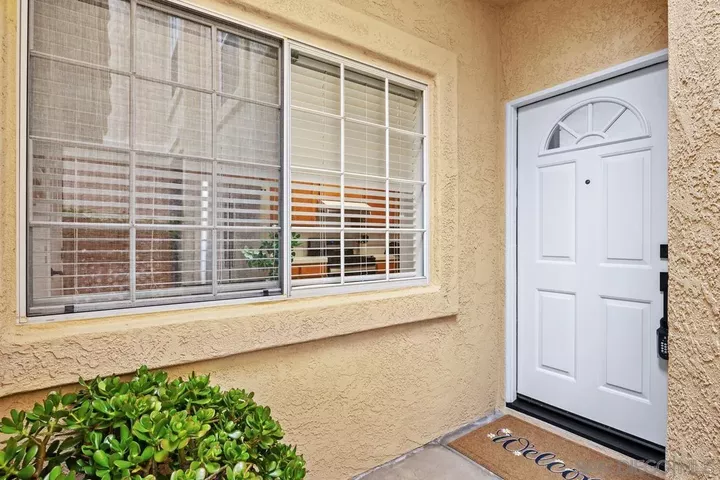 Property Photo: 11020 Creekbridge Pl CA 92128