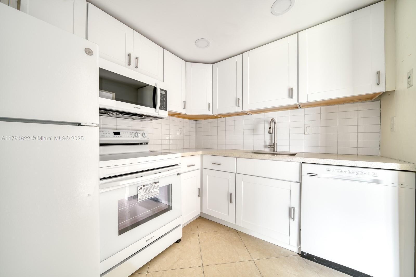 Property Photo: 496 NW 165th St Rd D-316 FL 33169