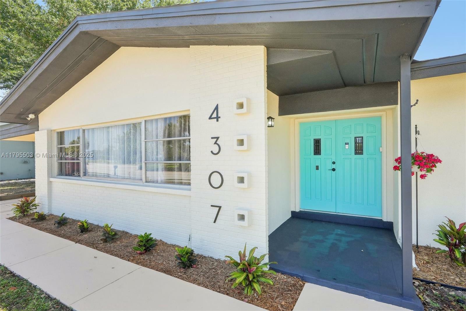 Property Photo: 4307 Coronado Pkwy FL 33904
