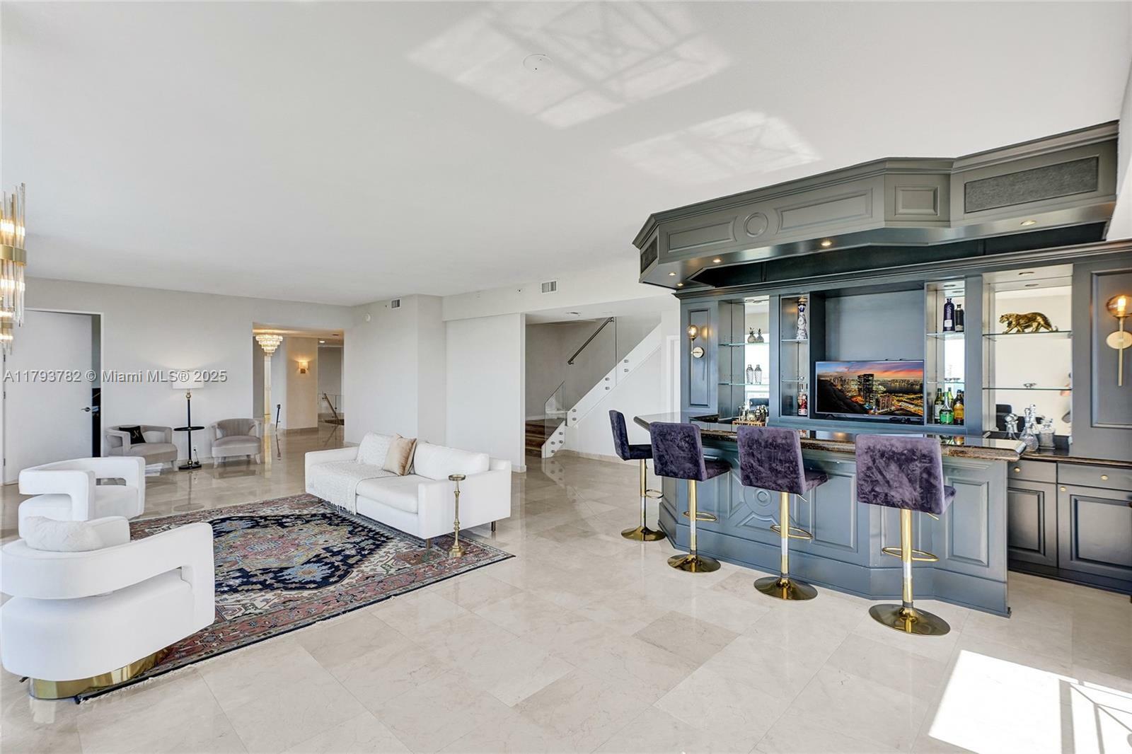 Property Photo: 20355 NE 34th Ct 2725 FL 33180