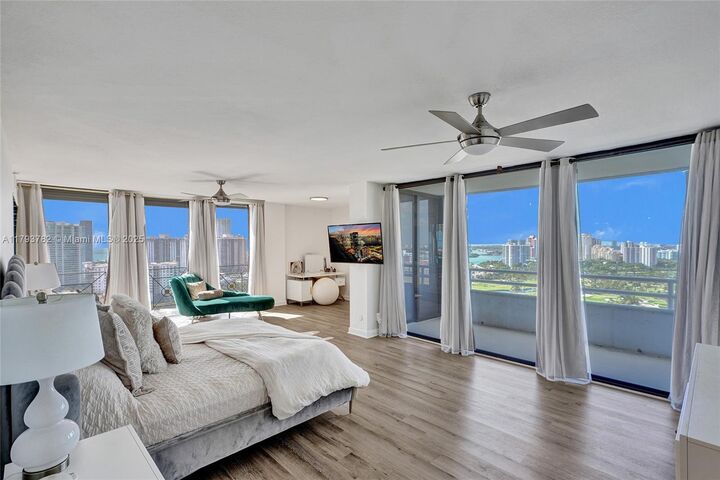 Property Photo: 20355 NE 34th Ct 2725 FL 33180
