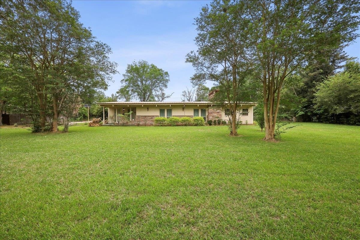 Property Photo: 1903 Sunset TX 77630