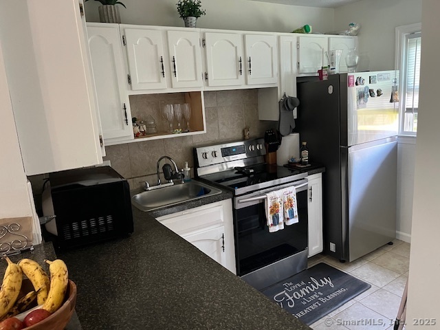 Property Photo: 57 Meetinghouse Village 6 CT 06450