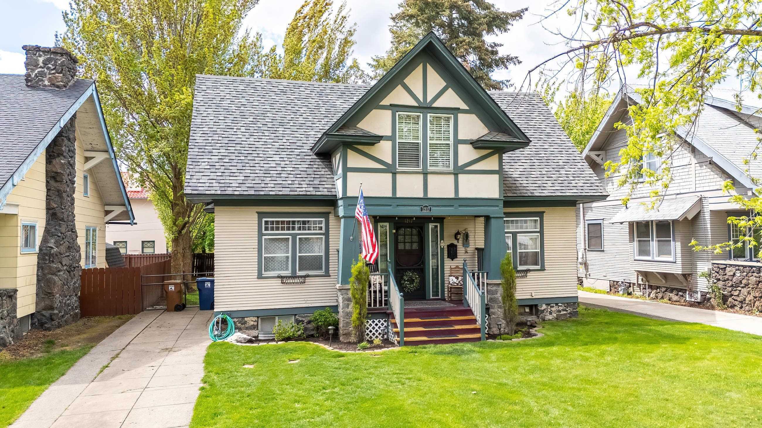 Property Photo: 1217 N Sherwood Ave WA 99201