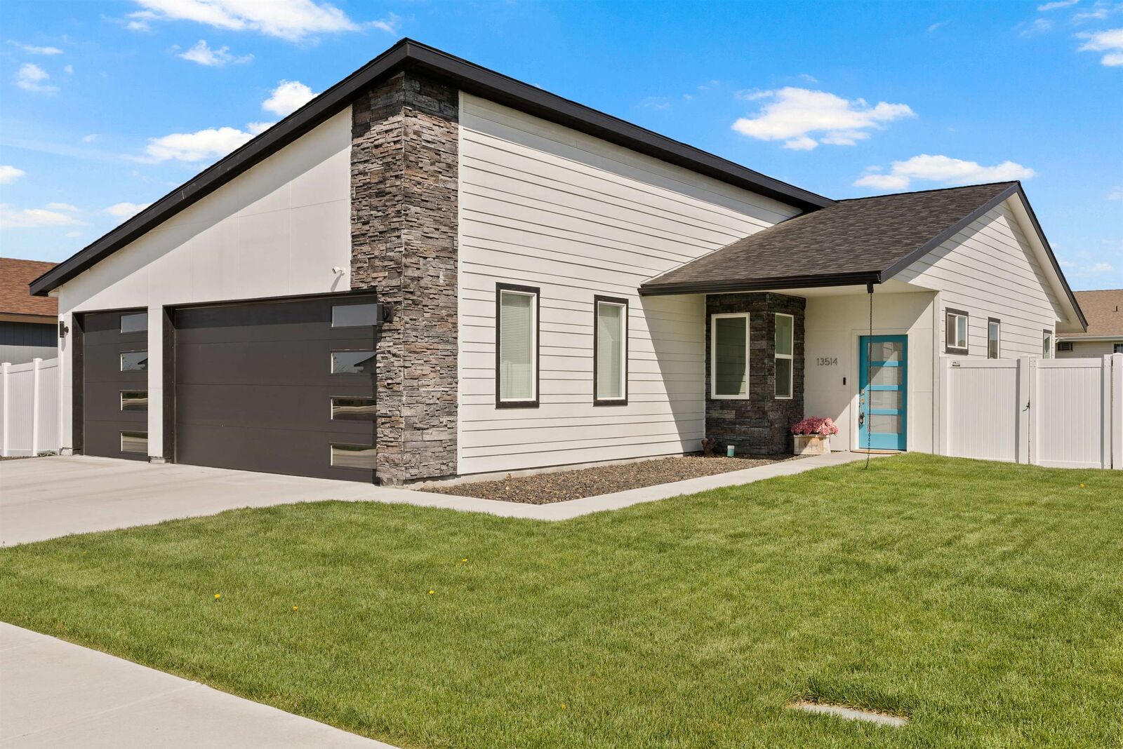 Property Photo:  13514 W 8th Ct  WA 99001 