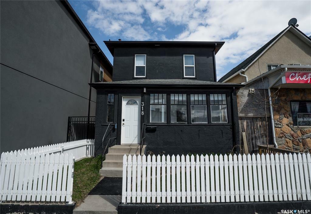 Property Photo: 318 C Avenue S SK S7M 1N4