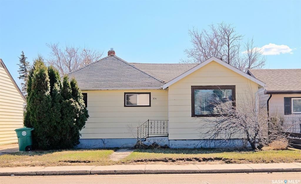 Property Photo: 304 6th Avenue E SK S0K 0M0