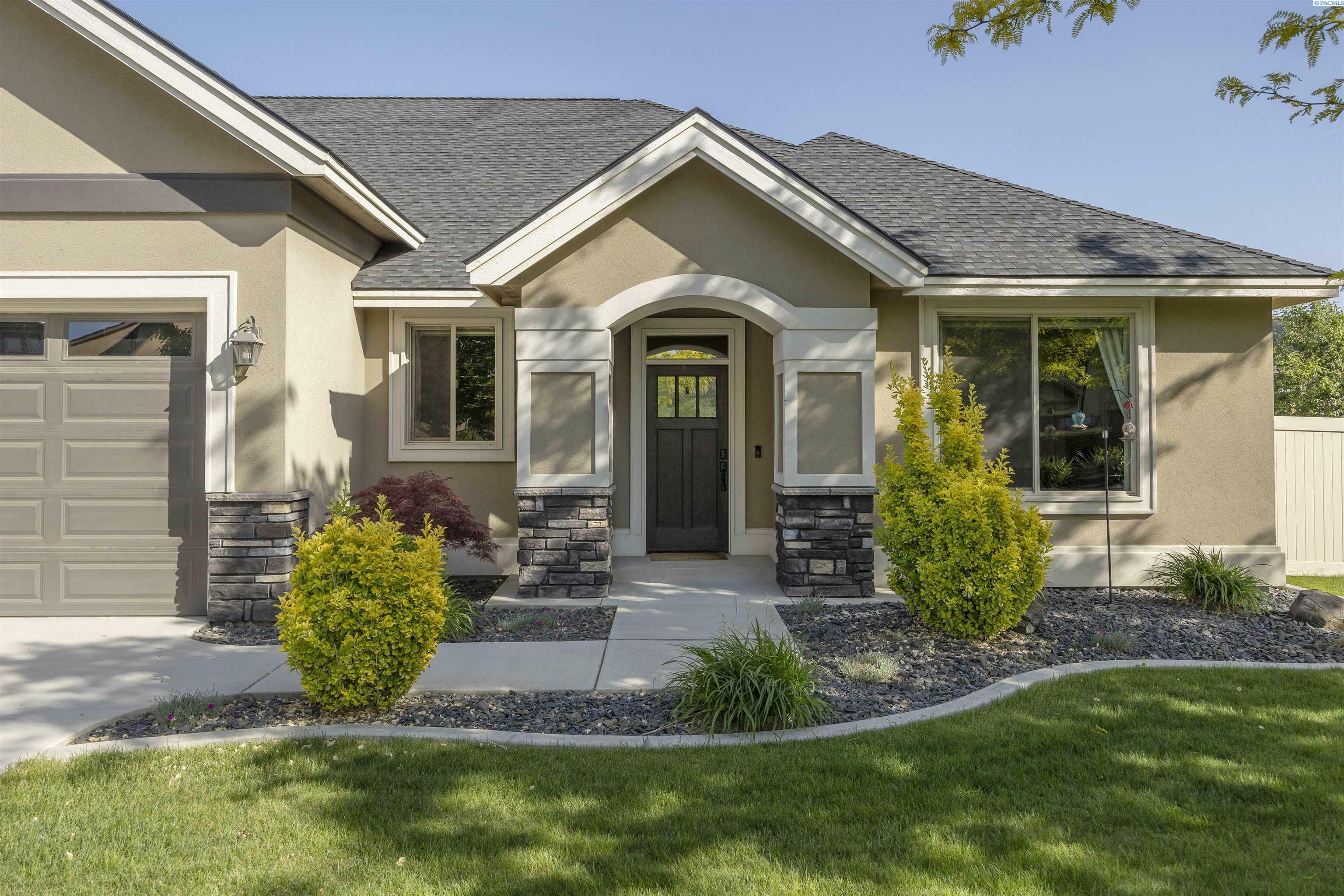 Property Photo: 1640 Heidi Place WA 99352