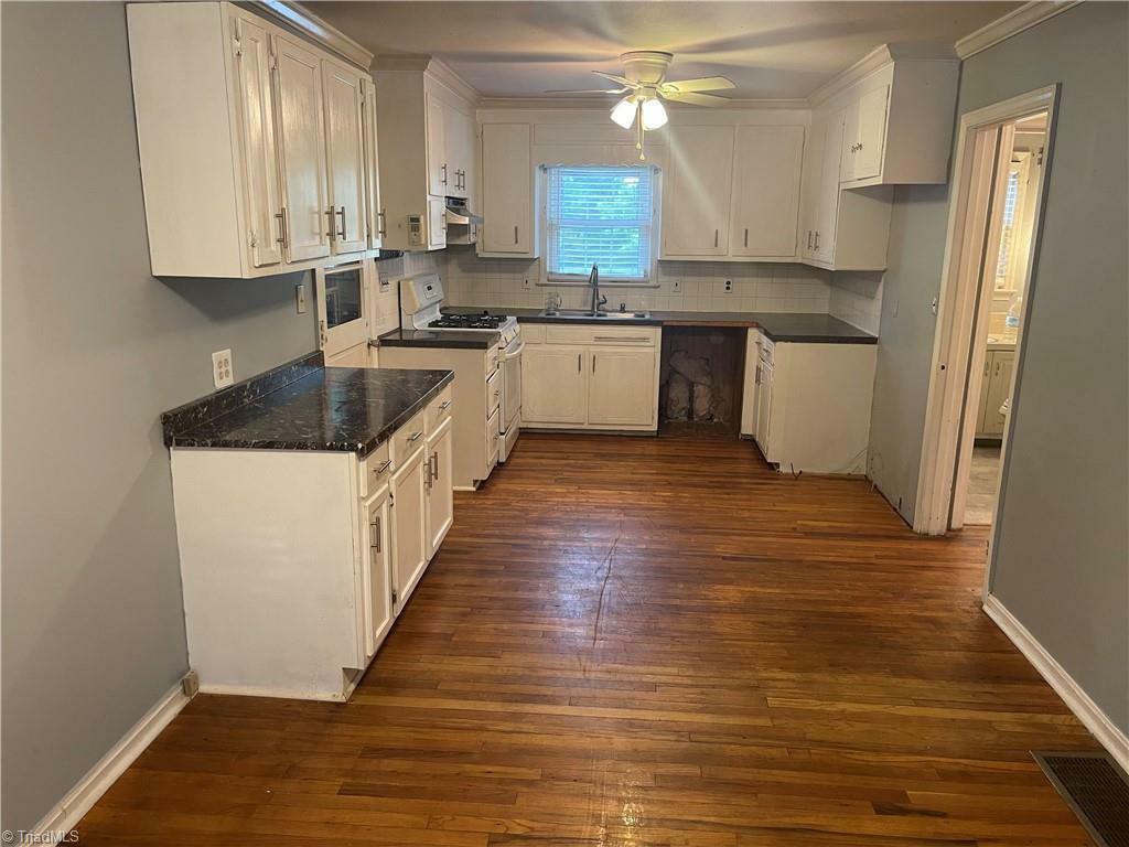 Property Photo: 157 Peace Haven Road N NC 27104