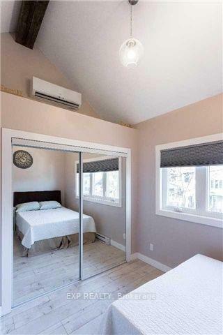 Photo de la propriété: 122 Parkmount Road Upper ON M4J 4V4