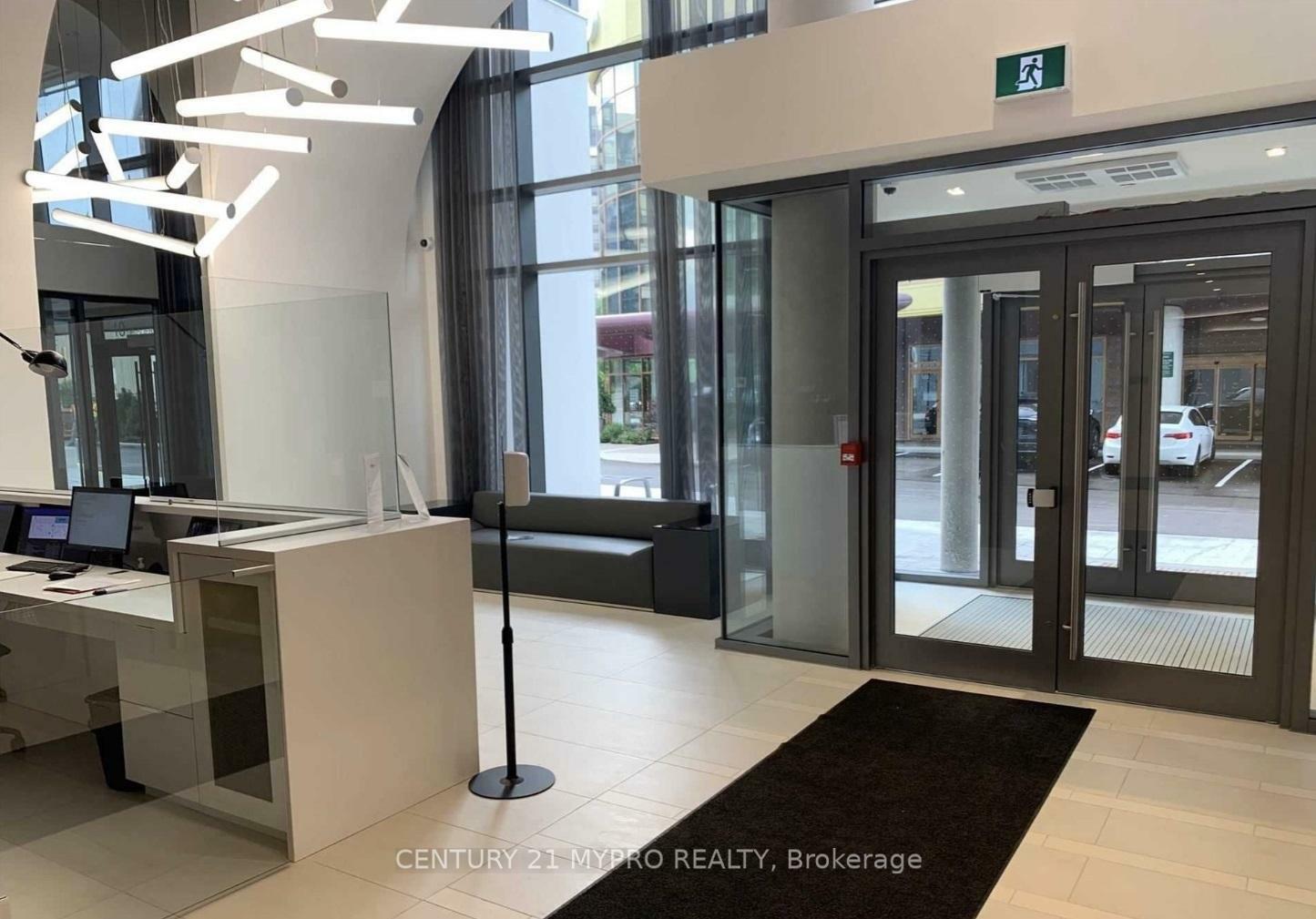 Photo de la propriété: 10 De Boers Drive 902 ON M3J 0H1